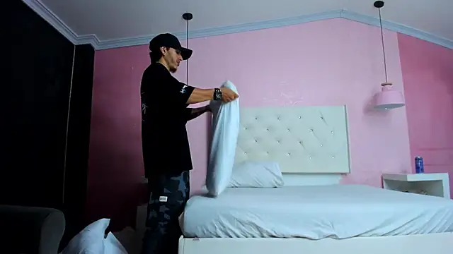 DanteLuxx online show from April 2026 04:01:01 AM