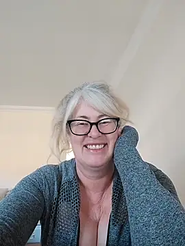 Snapshot of FlirtyFleur-x chatting on April 2026 07:06:01 AM FlirtyFleur-x online show from April 2026 07:06:01 AM