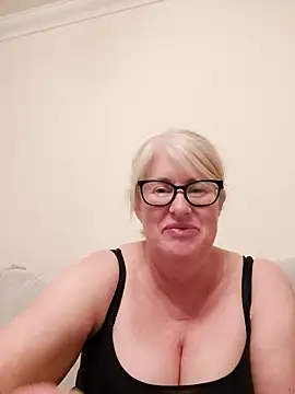 Snapshot of FlirtyFleur-x chatting on April 2026 07:09:02 PM FlirtyFleur-x online show from April 2026 07:09:02 PM