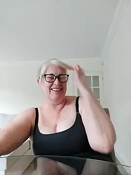 Snapshot of FlirtyFleur-x chatting on April 2026 08:10:01 AM FlirtyFleur-x online show from April 2026 08:10:01 AM