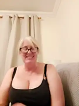 Snapshot of FlirtyFleur-x chatting on April 2026 08:09:02 PM FlirtyFleur-x online show from April 2026 08:09:02 PM