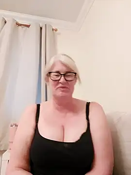 Snapshot of FlirtyFleur-x chatting on April 2026 07:12:01 PM FlirtyFleur-x online show from April 2026 07:12:01 PM