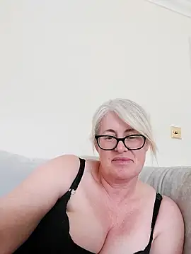 Snapshot of FlirtyFleur-x chatting on April 2026 02:22:02 PM FlirtyFleur-x online show from April 2026 02:22:02 PM
