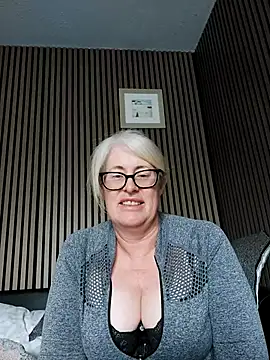 Snapshot of FlirtyFleur-x chatting on May 2026 06:52:01 AM FlirtyFleur-x online show from May 2026 06:52:01 AM