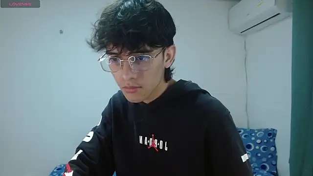 noah millerx online show from May 2026 03:33:01 AM