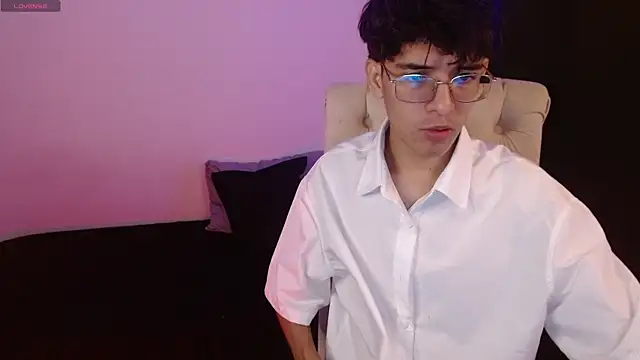 Snapshot of noah_millerx chatting on July 2026 10:23:01 PM noah millerx online show from July 2026 10:23:01 PM