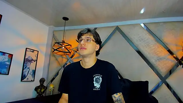 EXCLUSIVE8 online show from April 2026 04:32:01 AM