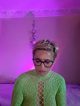 LunaBlaise online show from June 2026 06:25:01 AM