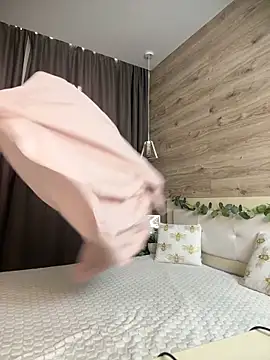 LunaVeyne online show from March 2026 01:07:02 PM