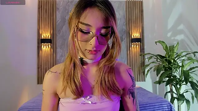 Melodylanee online show from April 2026 11:05:01 AM