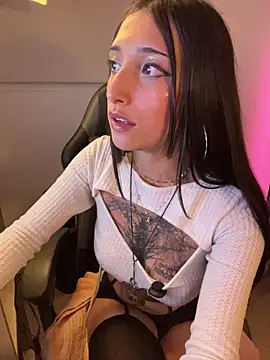 Snapshot of evabellee_ chatting on March 2026 12:48:02 AM evabellee online show from March 2026 12:48:02 AM