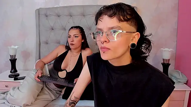 Snapshot of CaliferAndAurora chatting on July 2026 01:23:01 AM CaliferAndAurora online show from July 2026 01:23:01 AM