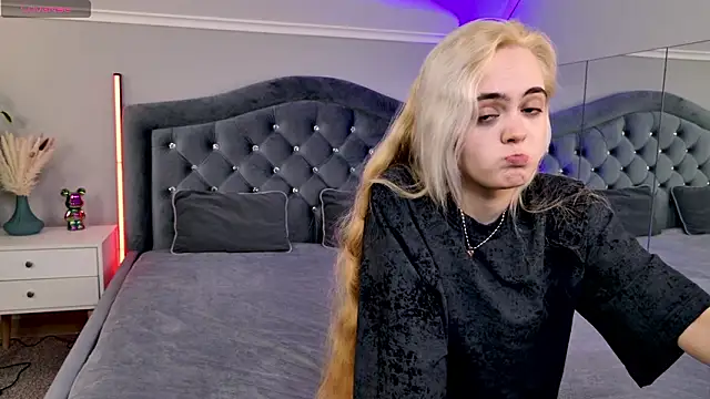 Snapshot of Bambi_Bloom chatting on March 2026 07:15:01 AM Bambi Bloom online show from March 2026 07:15:01 AM