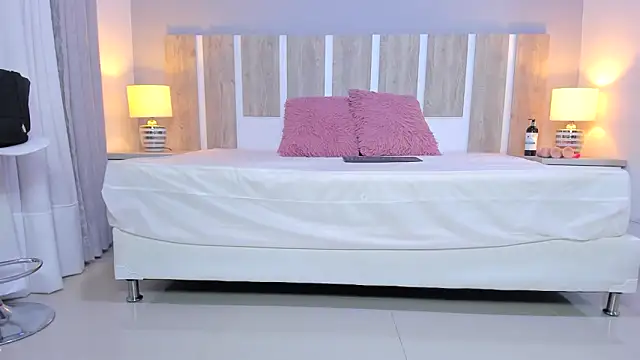 EmilySearss online show from March 2026 07:25:01 PM