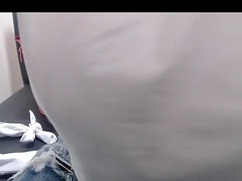 thalia perveertt online show from April 2026 04:01:01 PM