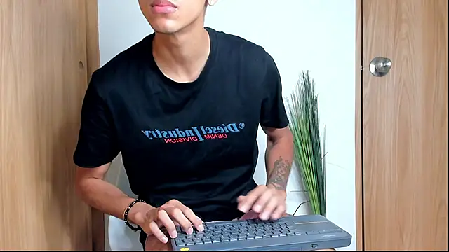 Camiloriiveera online show from March 2026 06:51:02 PM