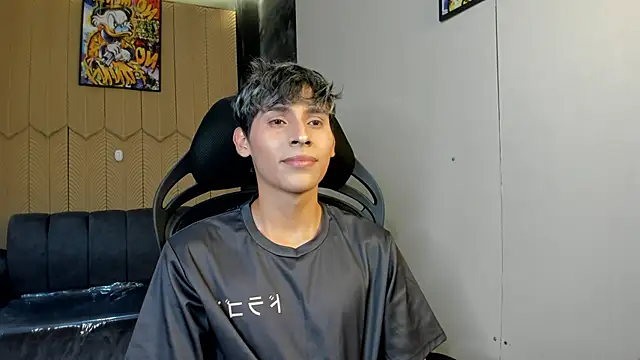 DeilanWolf online show from March 2026 04:42:02 AM