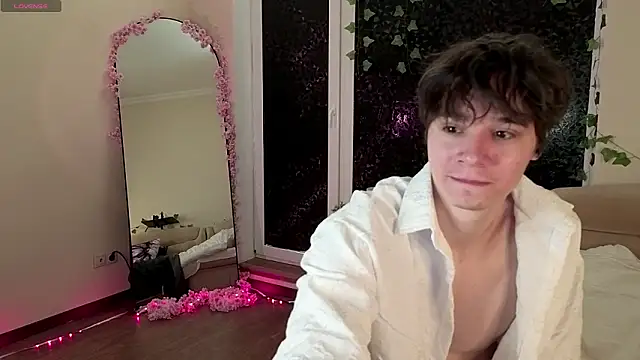 AnthonyCuutie online show from March 2026 07:08:02 AM