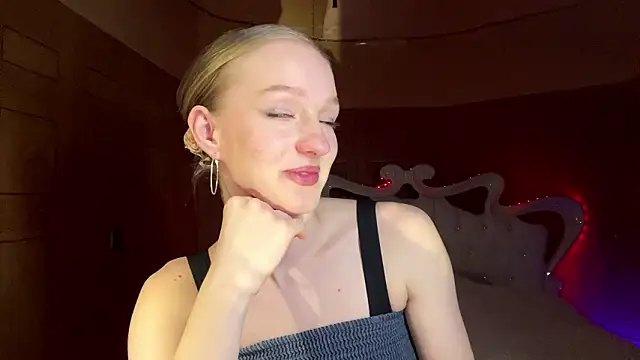 Anika Socutehe online show from March 2026 10:15:01 PM