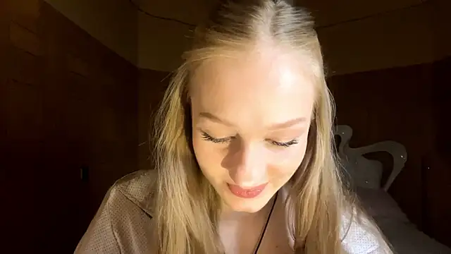 Anika Socutehe online show from April 2026 09:38:01 PM