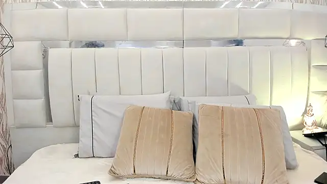 angueljonnes online show from April 2026 05:18:02 AM