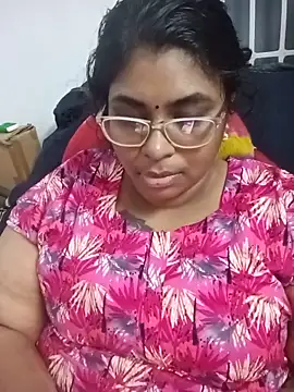 Snapshot of deepika-mallus chatting on May 2026 01:06:01 PM deepika-mallus online show from May 2026 01:06:01 PM