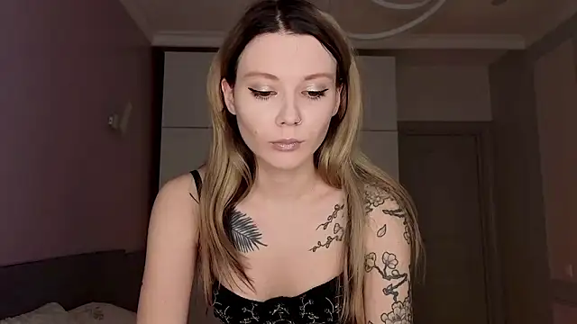 Snapshot of AliceTease chatting on March 2026 10:31:01 AM AliceTease online show from March 2026 10:31:01 AM