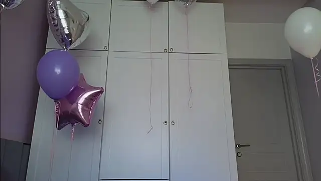 Snapshot of AliceTease chatting on April 2026 09:41:02 AM AliceTease online show from April 2026 09:41:02 AM