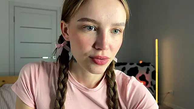 Lolatatee online show from March 2026 03:05:02 PM