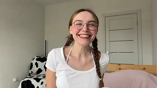 Lolatatee online show from March 2026 07:46:02 AM