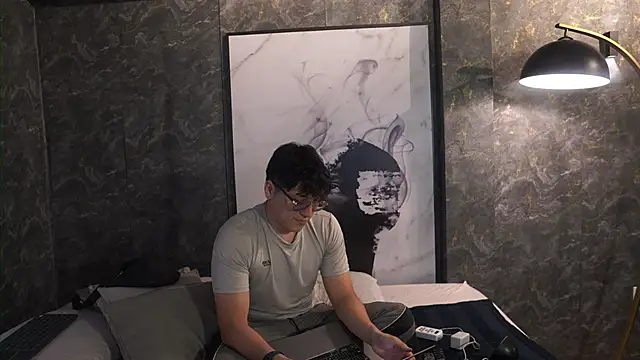 Mia and Belmonth online show from April 2026 07:08:01 PM