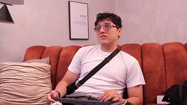 Mia and Belmonth online show from April 2026 06:54:02 PM