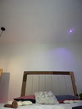 Mia Becket  online show from March 2026 10:32:01 AM