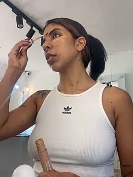 VioletaHills  online show from April 2026 12:11:02 PM