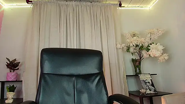 Snapshot of Andrejoness chatting on July 2026 01:58:33 AM Andrejoness online show from July 2026 01:58:33 AM