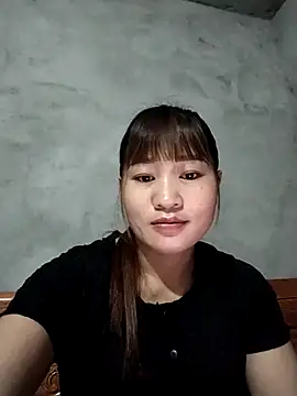 Lilinn  online show from April 2026 10:23:02 PM