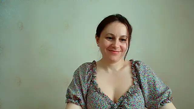 Snapshot of Inessa_beauty chatting on May 2026 12:01:02 PM Inessa beauty online show from May 2026 12:01:02 PM
