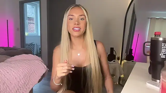 Snapshot of Naughtyblondex chatting on June 2026 07:49:02 PM Naughtyblondex online show from June 2026 07:49:02 PM