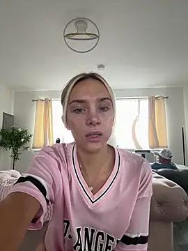 Snapshot of Naughtyblondex chatting on June 2026 12:33:02 PM Naughtyblondex online show from June 2026 12:33:02 PM