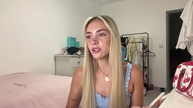 Snapshot of Naughtyblondex chatting on July 2026 10:48:01 PM Naughtyblondex online show from July 2026 10:48:01 PM