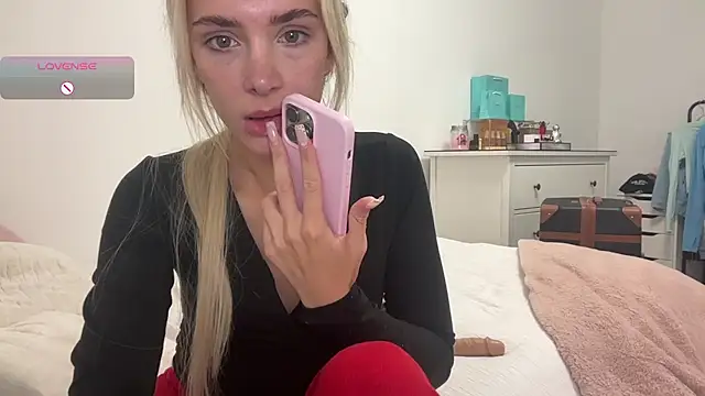 Snapshot of Naughtyblondex chatting on July 2026 08:14:01 PM Naughtyblondex online show from July 2026 08:14:01 PM