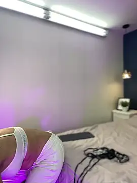 Jadee 01 online show from April 2026 11:13:01 PM