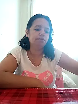 Snapshot of roxana_e43 chatting on April 2026 04:24:02 AM roxana e43 online show from April 2026 04:24:02 AM