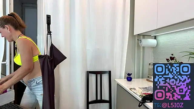 Snapshot of Lizacams chatting on July 2026 04:37:02 PM Lizacams online show from July 2026 04:37:02 PM