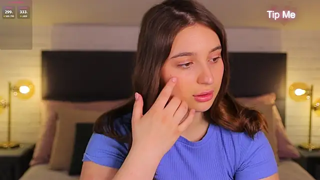 Nicole De Lux online show from April 2026 07:25:02 AM