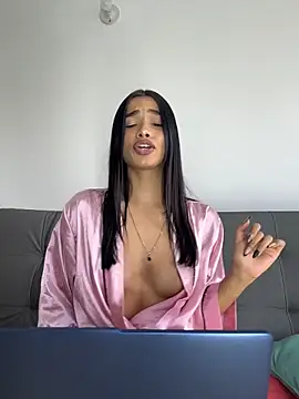 Bella Smithe online show from April 2026 02:22:01 PM