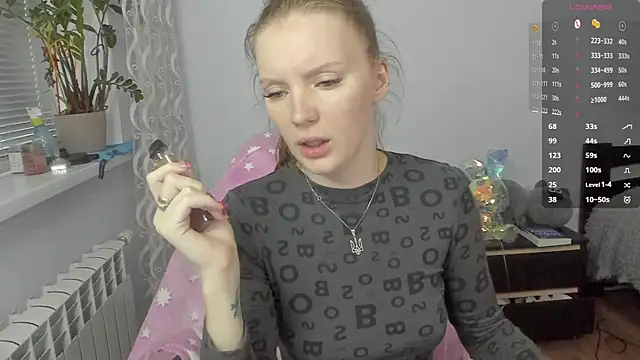 Mary Blu online show from October 2025 09:46:02 AM