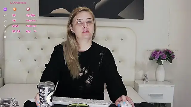 MellanieBliss online show from April 2026 04:35:01 AM