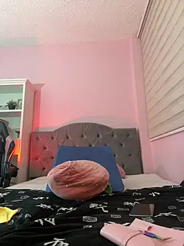 Franchezcaa  online show from April 2026 01:16:01 PM