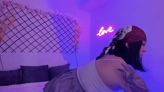 lola xxperience online show from March 2026 02:13:01 PM